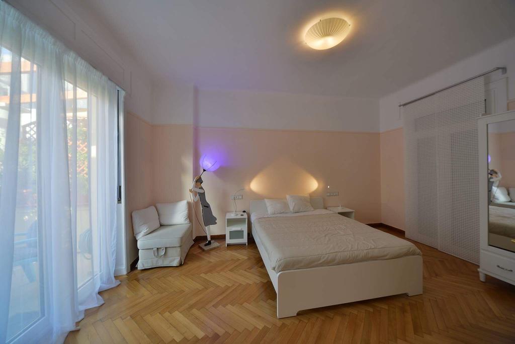 Oasis Veranda Under Columns.Kolonaki Embassy Area. Athènes Extérieur photo